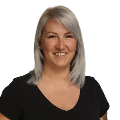 Unsere Kollegin Klaudia arbeitet im Außendienst und besucht jeden Tag Patienten mit chronischen Wunden.